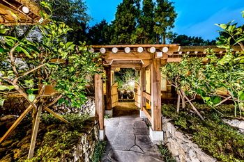 Jeju Hanok Hotel Hallagung 2*