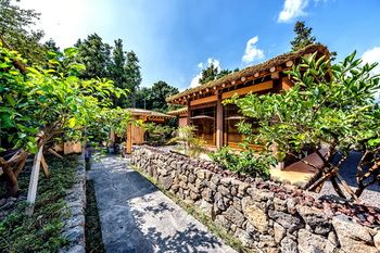Jeju Hanok Hotel Hallagung 2*