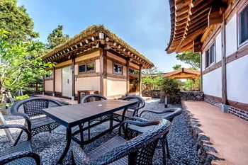 Jeju Hanok Hotel Hallagung 2*
