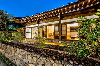 Jeju Hanok Hotel Hallagung 2*