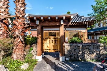 Jeju Hanok Hotel Hallagung 2*