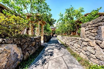 Jeju Hanok Hotel Hallagung 2*