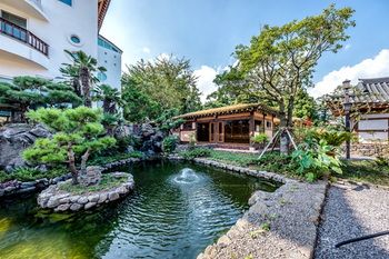 Jeju Hanok Hotel Hallagung 2*