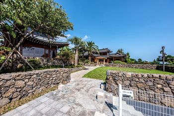 Jeju Hanok Hotel Hallagung 2*