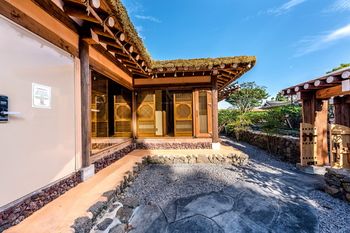 Jeju Hanok Hotel Hallagung 2*