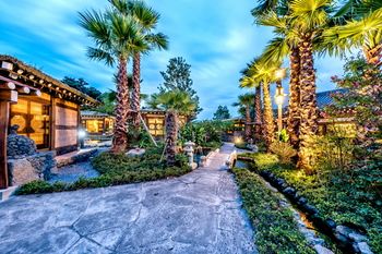 Jeju Hanok Hotel Hallagung 2*