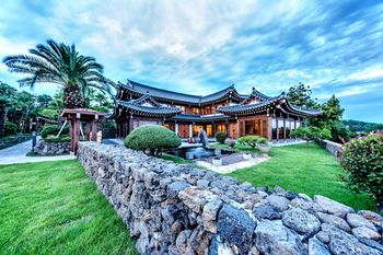 Jeju Hanok Hotel Hallagung 2*