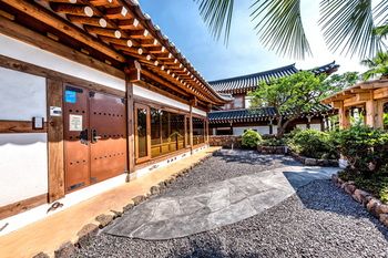 Jeju Hanok Hotel Hallagung 2*