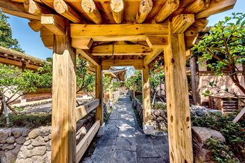 Jeju Hanok Hotel Hallagung 2*