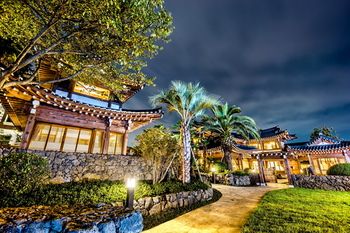 Jeju Hanok Hotel Hallagung 2*