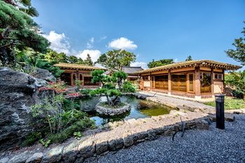 Jeju Hanok Hotel Hallagung 2*
