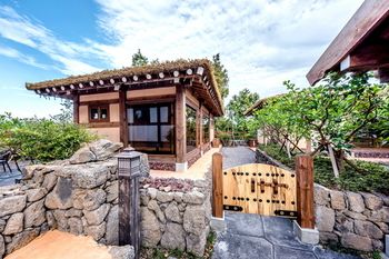 Jeju Hanok Hotel Hallagung 2*