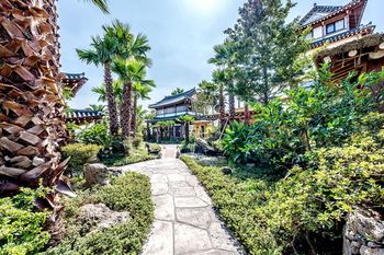 Jeju Hanok Hotel Hallagung 2*