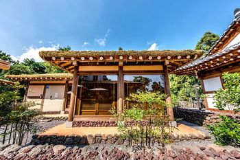 Jeju Hanok Hotel Hallagung 2*