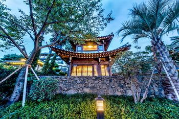 Jeju Hanok Hotel Hallagung 2*