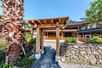 Jeju Hanok Hotel Hallagung 2*
