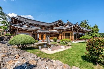 Jeju Hanok Hotel Hallagung 2*