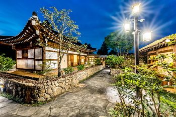 Jeju Hanok Hotel Hallagung 2*