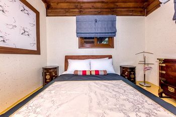 Jeju Hanok Hotel Hallagung 2*