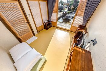 Jeju Hanok Hotel Hallagung 2*