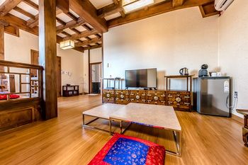 Jeju Hanok Hotel Hallagung 2*