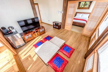 Jeju Hanok Hotel Hallagung 2*