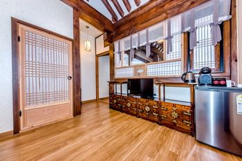 Jeju Hanok Hotel Hallagung 2*