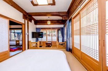 Jeju Hanok Hotel Hallagung 2*