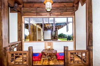 Jeju Hanok Hotel Hallagung 2*