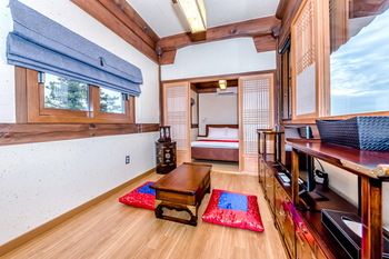 Jeju Hanok Hotel Hallagung 2*