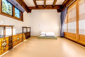 Jeju Hanok Hotel Hallagung 2*