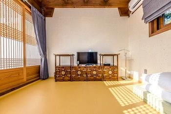 Jeju Hanok Hotel Hallagung 2*