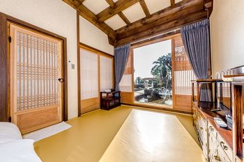 Jeju Hanok Hotel Hallagung 2*