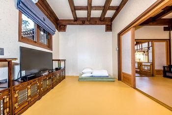 Jeju Hanok Hotel Hallagung 2*
