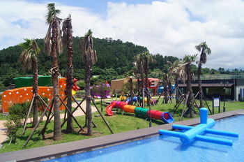 Blue Whale Resort 3*