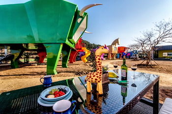 Blue Whale Resort 3*