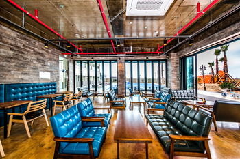 Blue Whale Resort 3*