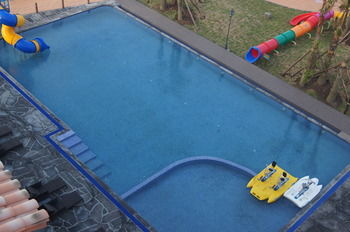 Blue Whale Resort 3*