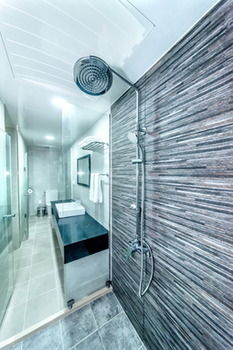 Blue Whale Resort 3*