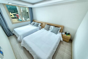 Blue Whale Resort 3*