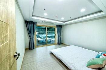 Blue Whale Resort 3*