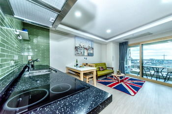 Blue Whale Resort 3*