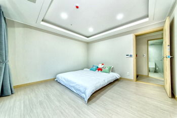 Blue Whale Resort 3*