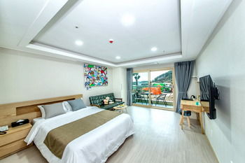 Blue Whale Resort 3*
