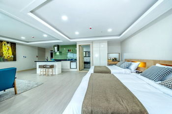 Blue Whale Resort 3*