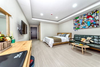 Blue Whale Resort 3*