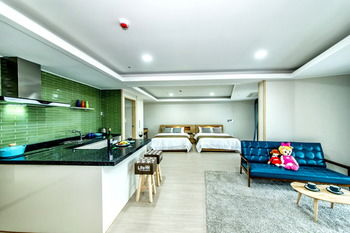 Blue Whale Resort 3*