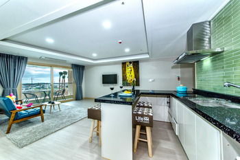 Blue Whale Resort 3*