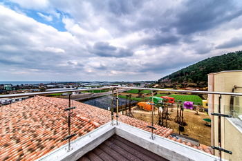 Blue Whale Resort 3*