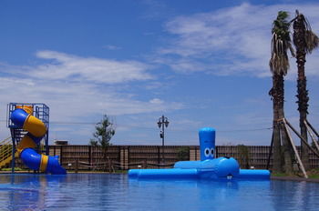 Blue Whale Resort 3*